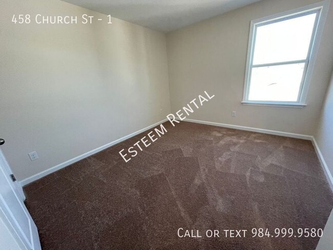 Building Photo - 458 Church St