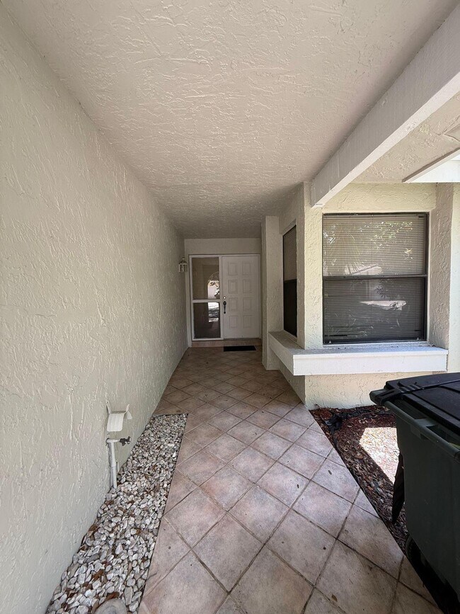 Building Photo - 6125 Via Laguna Ln