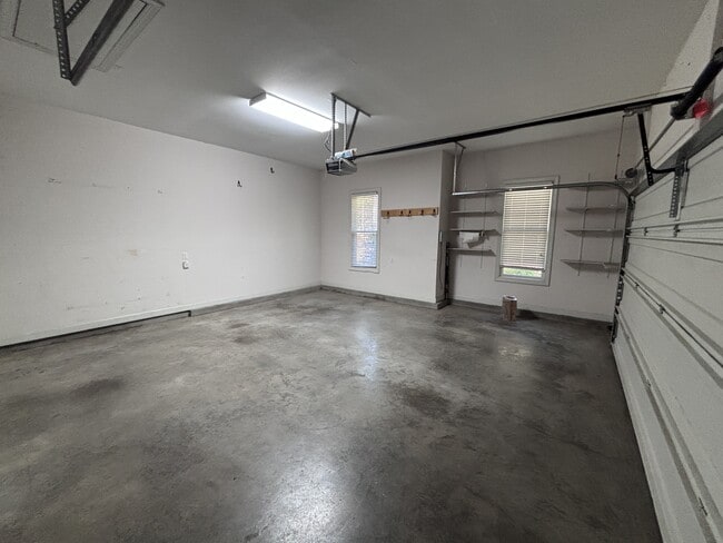 Building Photo - 420 Lake Forest Dr SE