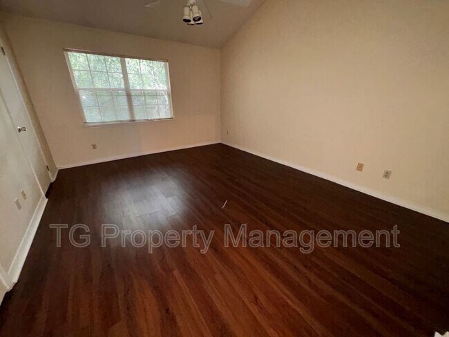 Building Photo - 8531 Sturbridge Cir E