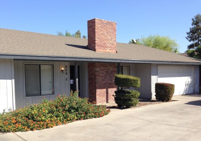 Building Photo - 930 N Indiana St