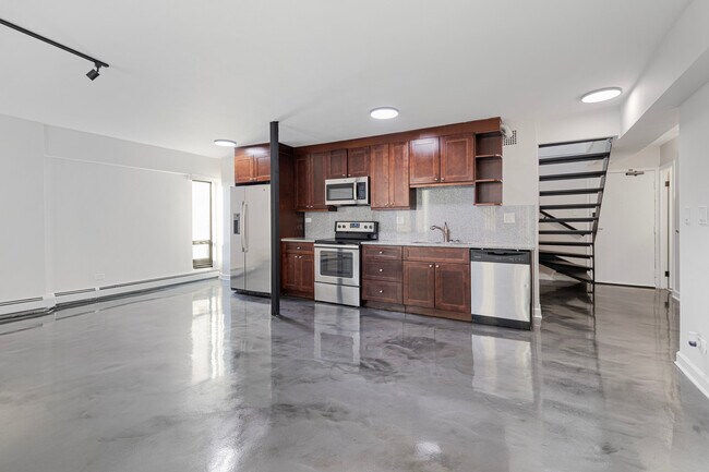 Building Photo - 6166 N Sheridan Rd