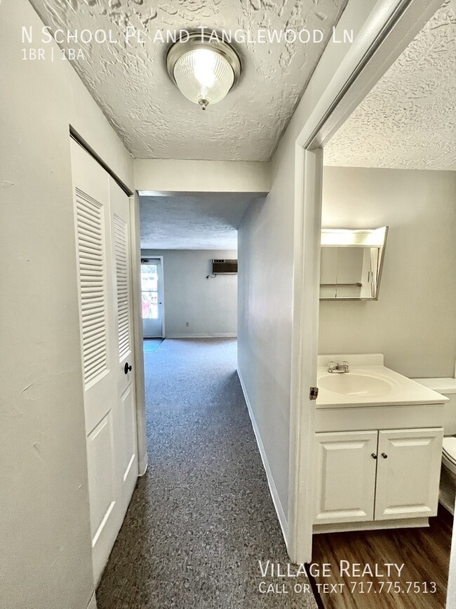 Building Photo - Few steps! Available NOW! Roomy 1-Bed with...