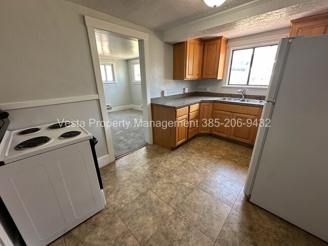 Building Photo - 1082 Doxey St