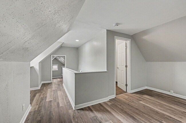 Building Photo - Renovated 3 Bed 2 Bath Home
