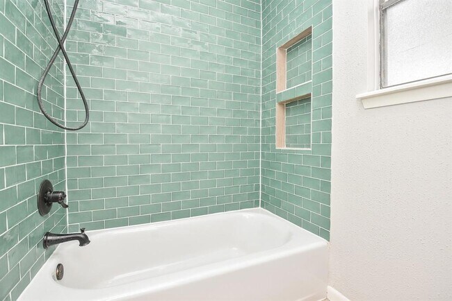 Building Photo - 2706 Foliage Green Dr