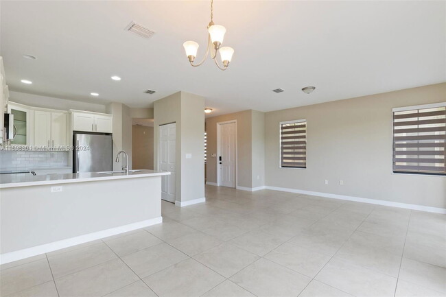 Building Photo - Northwest 61 Lane, Doral, FL 33178 - 4 BR ...