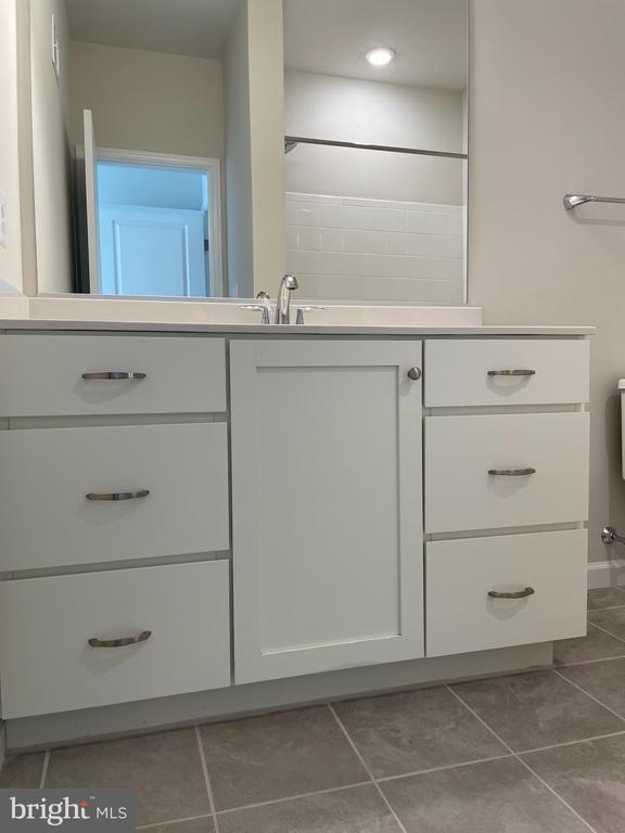 Building Photo - 23275 Milltown Knoll Square