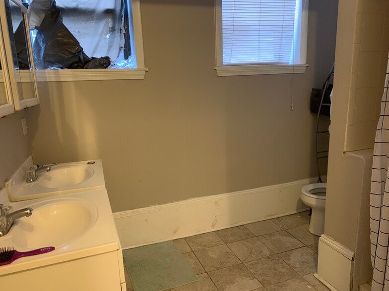 Building Photo - 1066 Commonwealth Ave