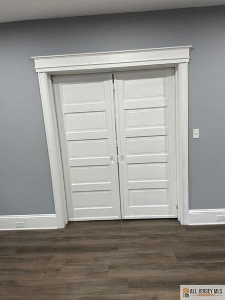 Building Photo - 107 Parkway Ave