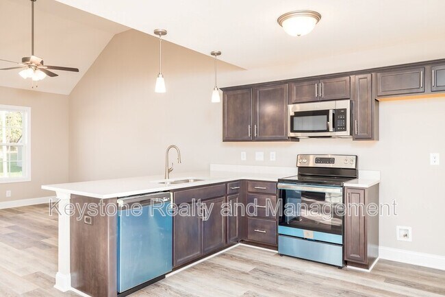 Building Photo - 808 Lillian Grace Dr