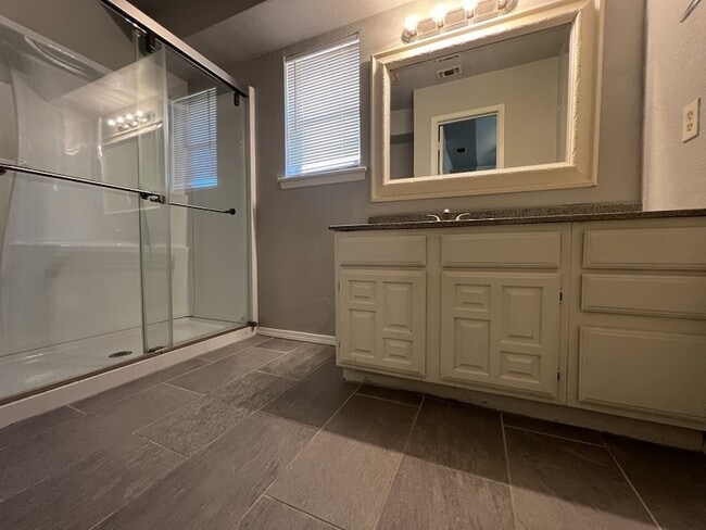 Building Photo - 4011 Ridgebrook Dr