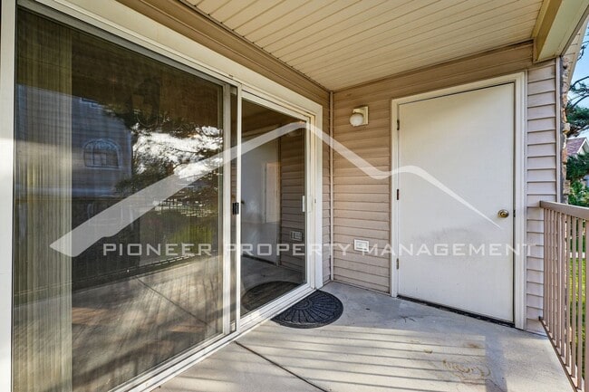 Building Photo - Updated Condo with Central AC and Gas Fireplace
