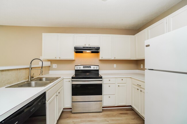 Building Photo - 1600 Tall Meadows Dr