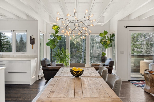 Building Photo - 122 Eastwood Rd