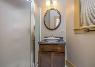 Building Photo - Historic 1 Bed/1 Bath Apartment in the Heart of Sherman Hill!