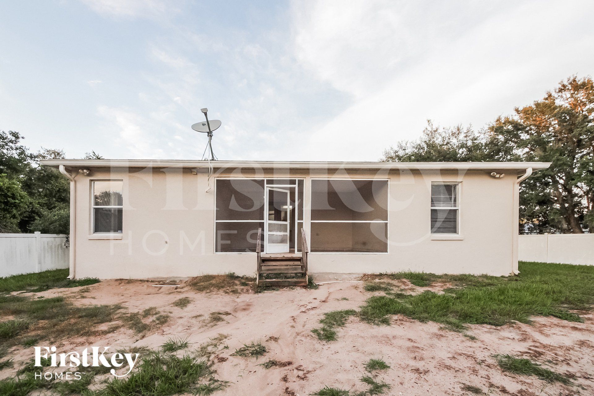 Building Photo - 1435 Sarasota Dr