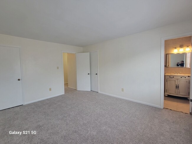 Building Photo - Updated 3BR Home in Virginia Beach – New HVAC, New Carpet & Washer/Dryer Included!