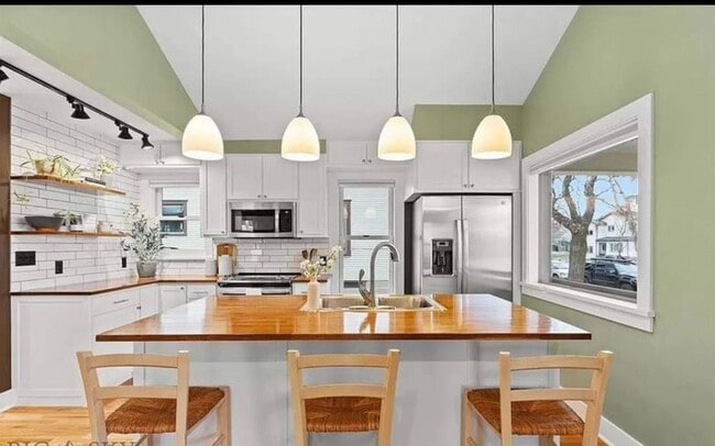 Building Photo - House with Fenced Yard * Walking Distance to MSU Campus and Downtown Bozeamn