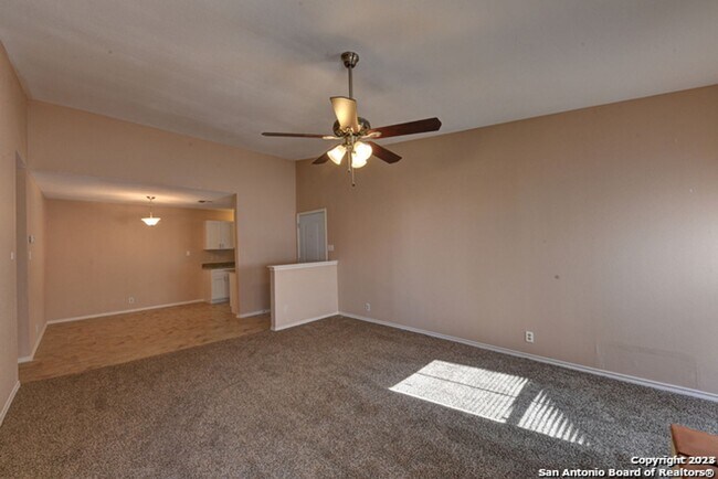 Building Photo - 2 Bedroom/2 Bath Condo San Pedro Hills Subdivsion