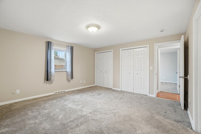 Building Photo - 2481 E Rahn Rd