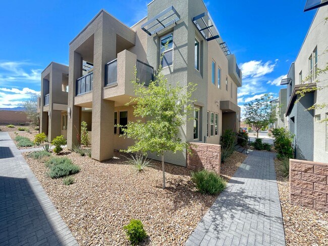 Primary Photo - This spectacular 3-bedroom with amazing ci...