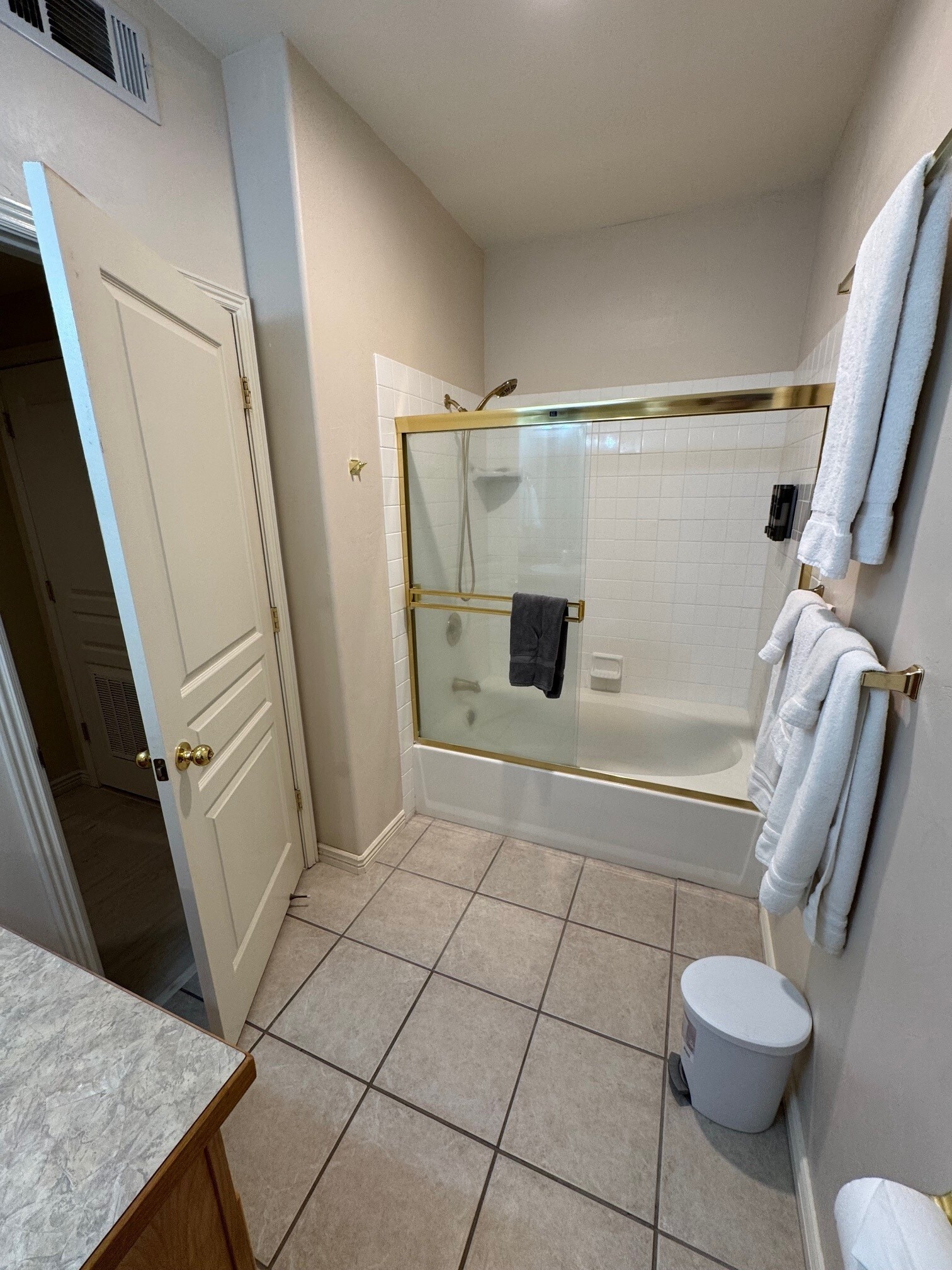 Building Photo - 400 Paradise Pky