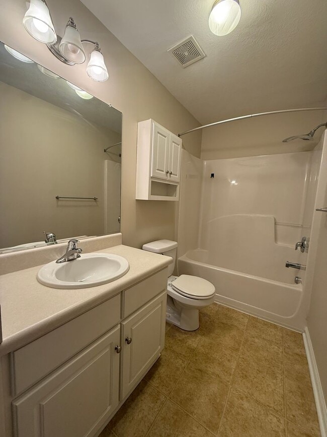 Building Photo - Spacious 3 BR/2BA Home + Formal Dining Roo...