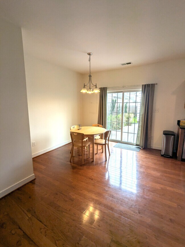Building Photo - 208 Lewis Burwell Pl