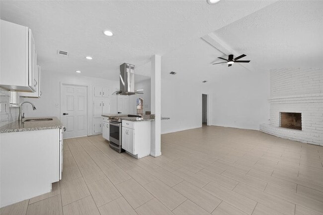 Building Photo - 7635 Dawnridge Dr