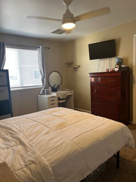 Building Photo - 7803 S Kalispell Ct