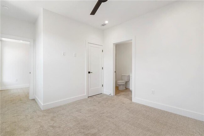 Building Photo - 333 Sweetspire Ct