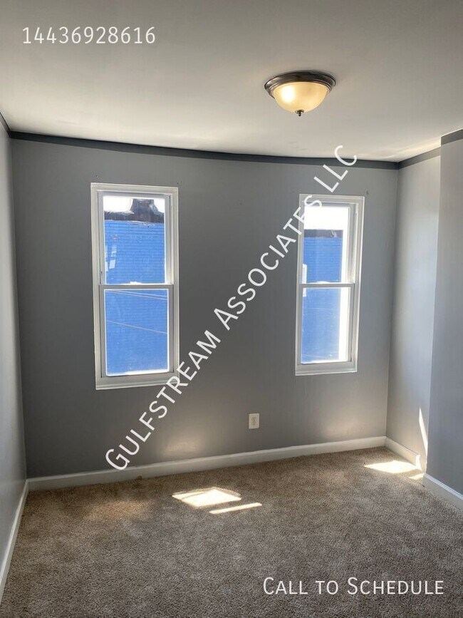 Building Photo - 702 N Kenwood Ave