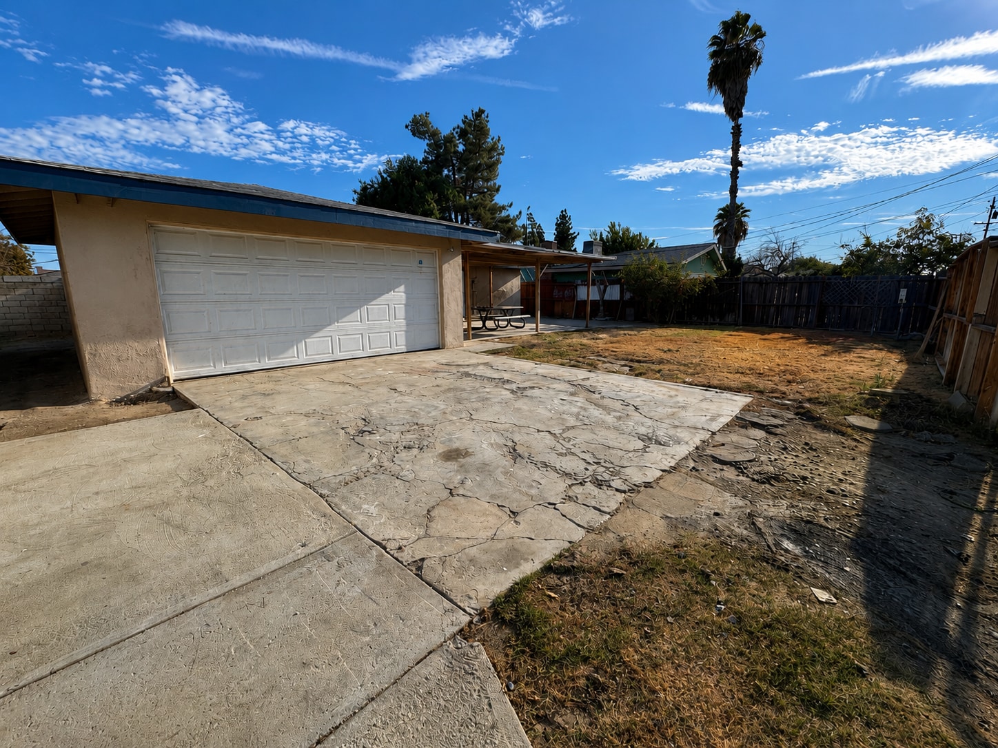 Building Photo - 708 White Ln