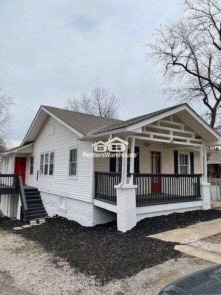 Building Photo - 576 S Oxford Ave