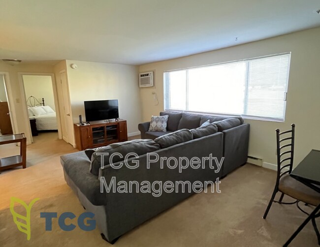 Building Photo - 1444 State Street