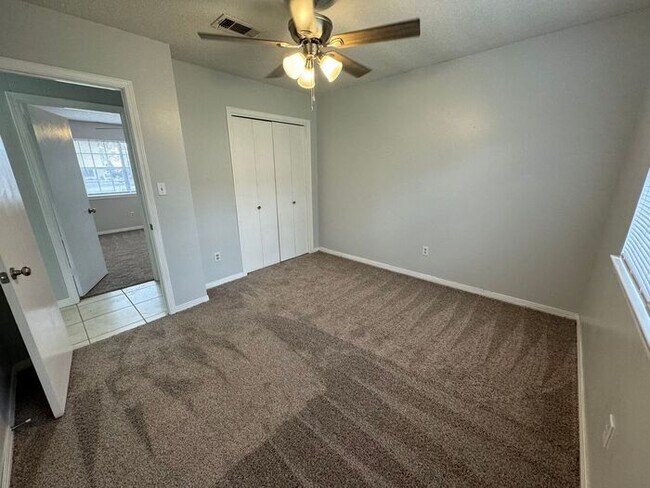 Building Photo - Pensacola - 2 Bedroom, 1 Bathroom - lawn care included