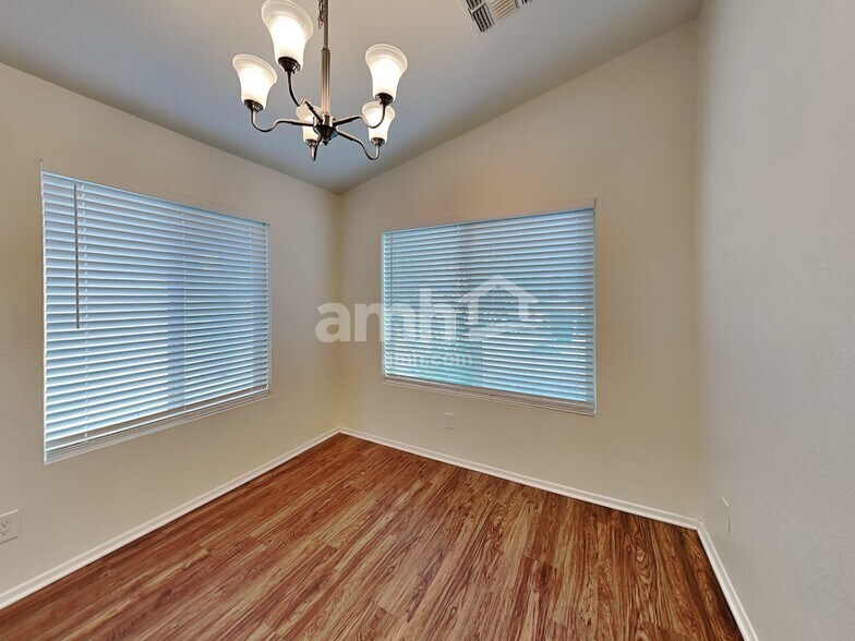 Building Photo - 7884 W Mural Hill Dr