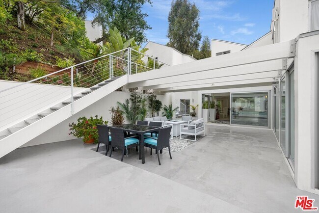 Building Photo - 3210 Coldwater Canyon Ln