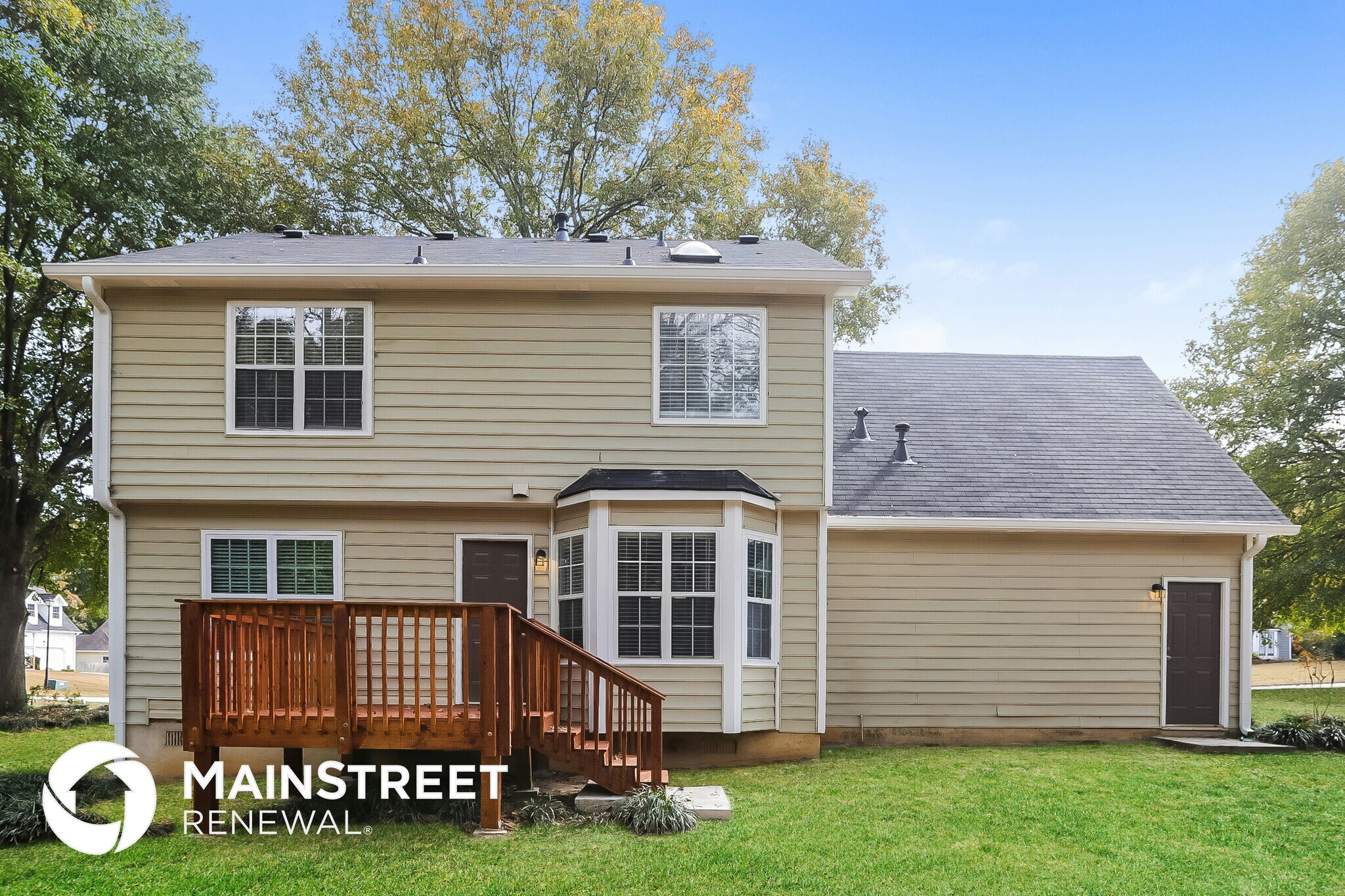 Building Photo - 1605 Summit View Way