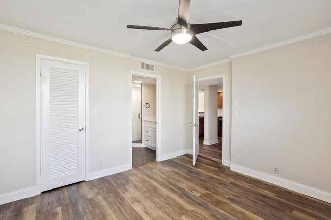 Building Photo - 4 Royal Palm Way