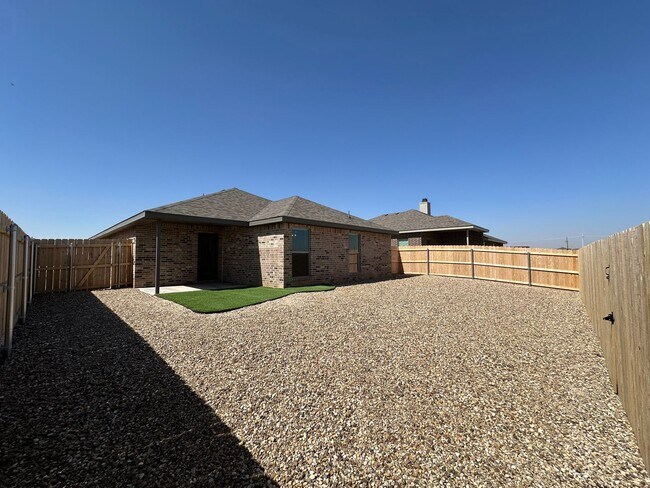 Building Photo - Pre-leasing for July in Bell Farms!