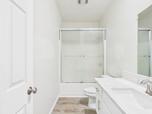 Building Photo - NEW NEW NEW remodeled -3bedroom/3bath Town...