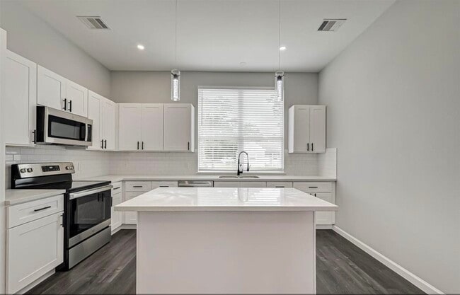 Building Photo - 7035 Goforth St
