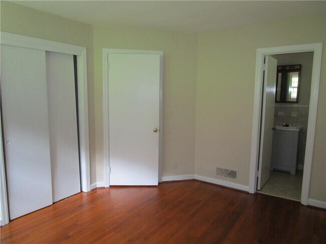 Building Photo - 1147 Enota Cir NE