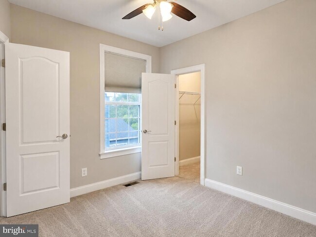 Building Photo - 3348 Burton Dr