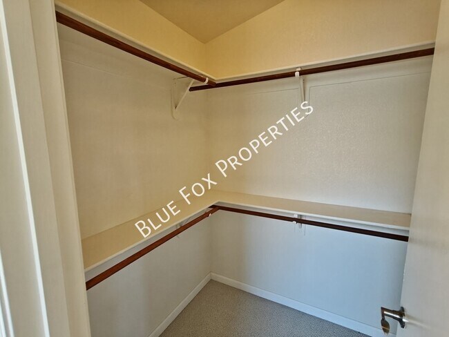 Building Photo - 600 E River Walk Dr