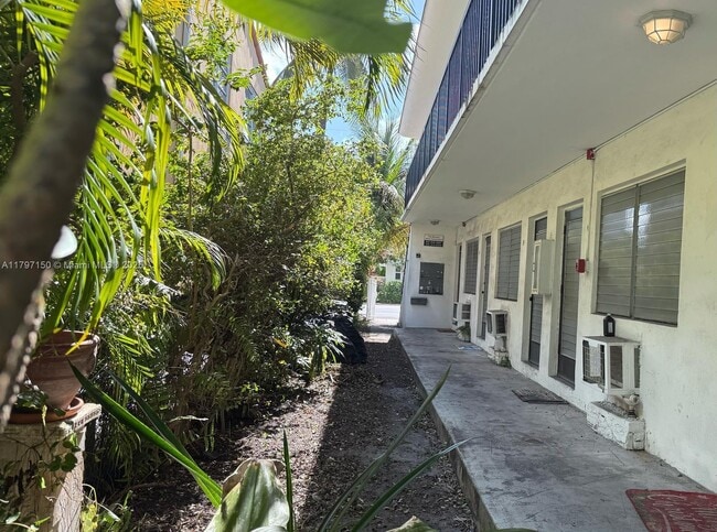 Building Photo - 8132 Harding Ave