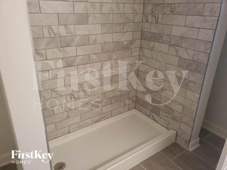 Building Photo - 4207 Edinburgh Dr