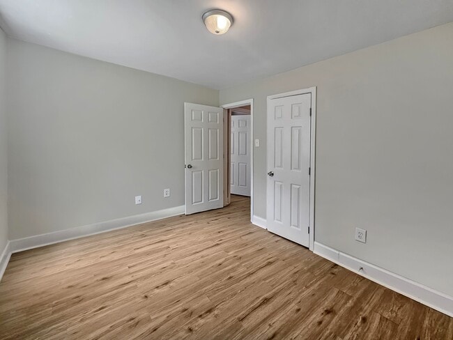 Building Photo - 382 Cologne Dr SE